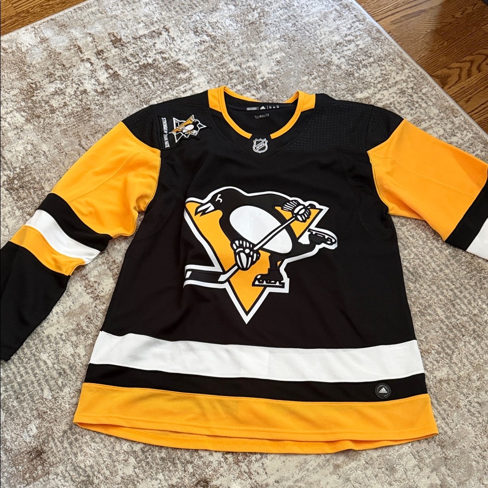 Nike Kids Black and Gold Hockey Jersey